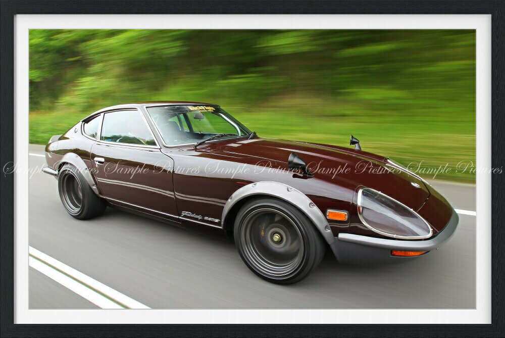 絵画風 壁紙ポスター (はがせるシール式) 日産 フェアレディ 240ZG 1971年 FAIRLADY Z 名車 【額縁印刷／トリックアート】 キャラクロ N24Z-001SGF2 (603mm×402mm) ＜日本製＞ ウォールステッカー お風呂ポスター