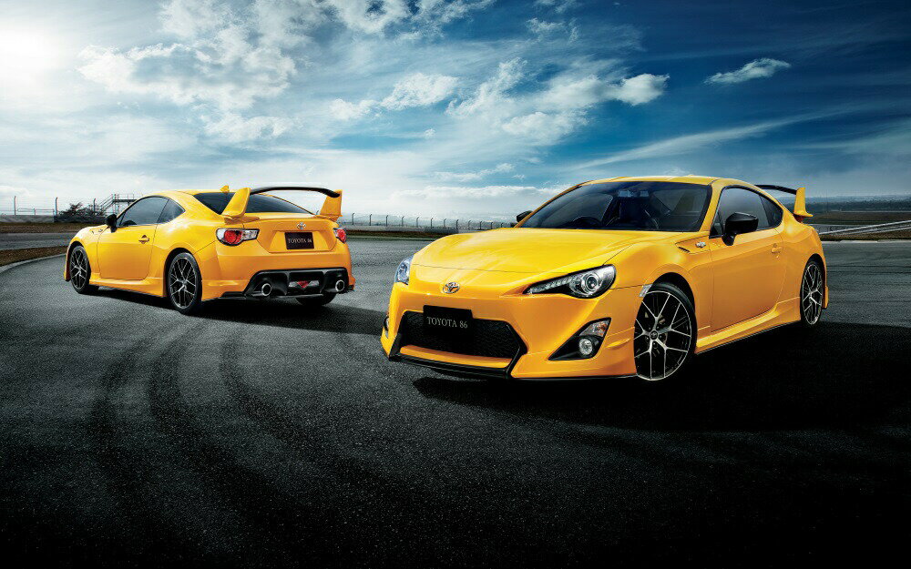 絵画風 壁紙ポスター (はがせるシール式) トヨタ 86 GT Limited エアロパッケージ 2015年 イエロー GT86 ハチロク キャラクロ GT86-001W1 (ワイド版 921mm×576mm) ＜日本製＞ ウォールステッカー お風呂ポスター