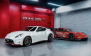 絵画風 壁紙ポスター （はがせるシール式） 日産 フェアレディ 370Z NISMO Z34型 & スーパーGT キャラクロ Z34N-001W1 （ワイド版 921mm×576mm） ＜日本製＞ ウォールステッカー お風呂ポスター その1