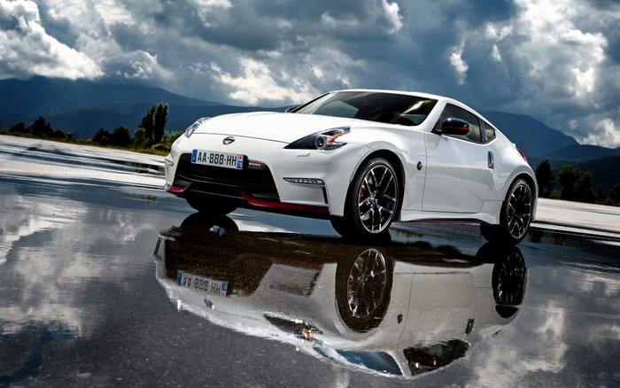 絵画風 壁紙ポスター (はがせるシール式) 日産 フェアレディZ NISMO 370Z Z34型 ホワイト 2014年 キャラクロ Z34N-004W2 (ワイド版 603mm×376mm) ＜日本製＞ ウォールステッカー お風呂ポスター