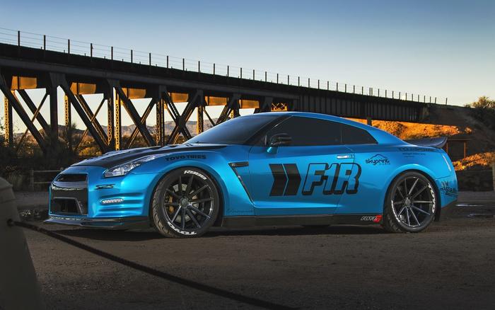 乐天商城 - 絵画風 壁紙ポスター (はがせるシール式) 日産 GT-R R35 中期型 カスタム メタリックブルー ニッサン キャラクロ NR35-033W1 (ワイド版 921mm×576mm) ＜日本製＞ ウォールステッカー お風呂ポスター