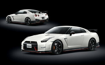 絵画風 壁紙ポスター （はがせるシール式） 日産 GT-R NISMO R35 Bホワイトパール 2015年 F&Rサイドビュー ニッサン NISSAN キャラクロ R35N-011W1 （ワイド版 921mm×576mm） 建築用壁紙＋耐候性塗料 インテリア