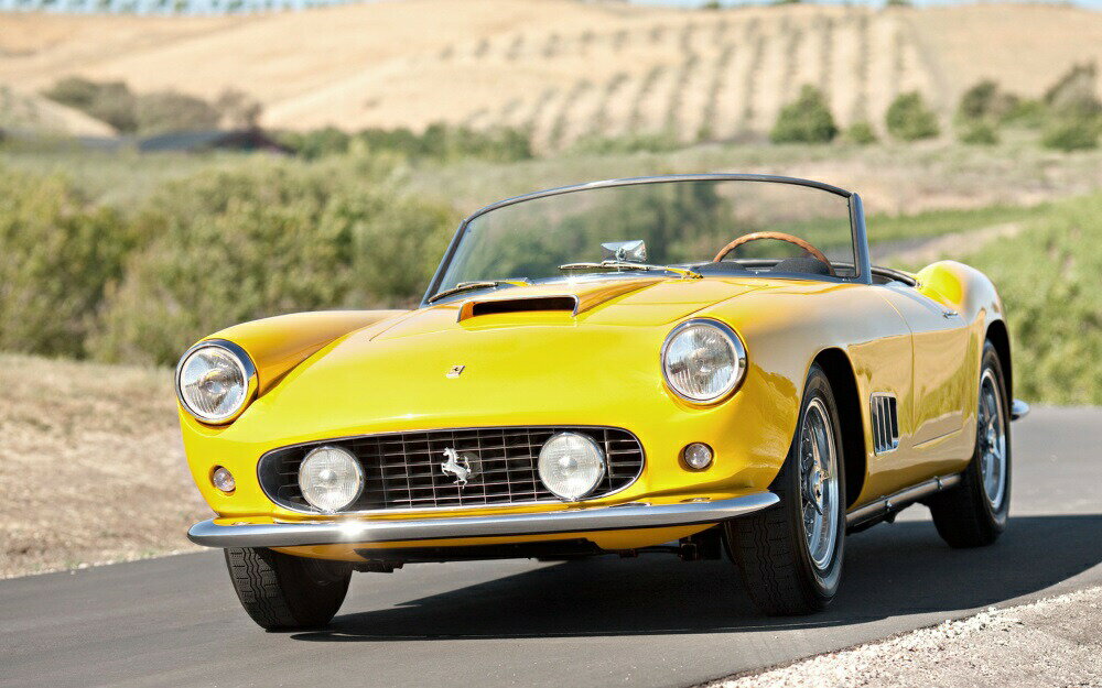 絵画風 壁紙ポスター （はがせるシール式） フェラーリ 250GT SWB スパイダー カリフォルニア 1961年 ヴィンテージ Ferrari キャラクロ F250-009W1 （ワイド版 921mm×576mm） 建築用壁紙＋耐候性塗料 インテリア