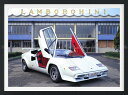 絵画風 壁紙ポスター (はがせるシール式) ランボルギーニ カウンタック LP500S 白 スーパーカー 【額縁印刷/トリックアート】 キャラクロ LCNT-015SGF2 (594mm×442mm) <日本製> ウォールステッカー お風呂ポスター