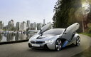 絵画風 壁紙ポスター (はがせるシール式) BMW i8 Concept 2011年 プラグインハイブリッド スーパーカー キャラクロ BMI8-003W1 (ワイド版 921mm×576mm) ＜日本製＞ ウォールステッカー お風呂ポスター