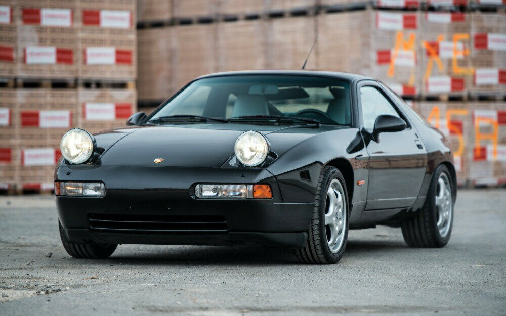 乐天商城 - 絵画風 壁紙ポスター (はがせるシール式) ポルシェ 928 GTS 1991年 ブラック キャラクロ P928-004W1 (ワイド版 921mm×576mm) ＜日本製＞ ウォールステッカー お風呂ポスター