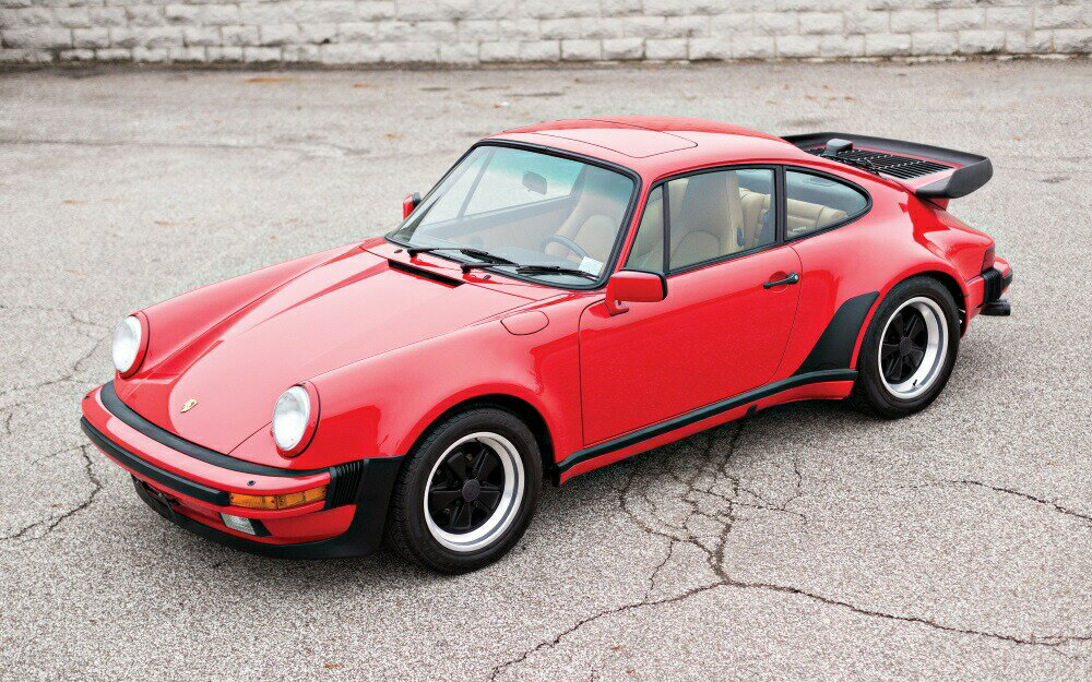 絵画風 壁紙ポスター (はがせるシール式) ポルシェ 911 ターボ 3.3 クーペ US仕様 930型 1987年 レッド キャラクロ P930-014W1 (ワイド版 921mm×576mm) ＜日本製＞ ウォールステッカー お風呂ポスター