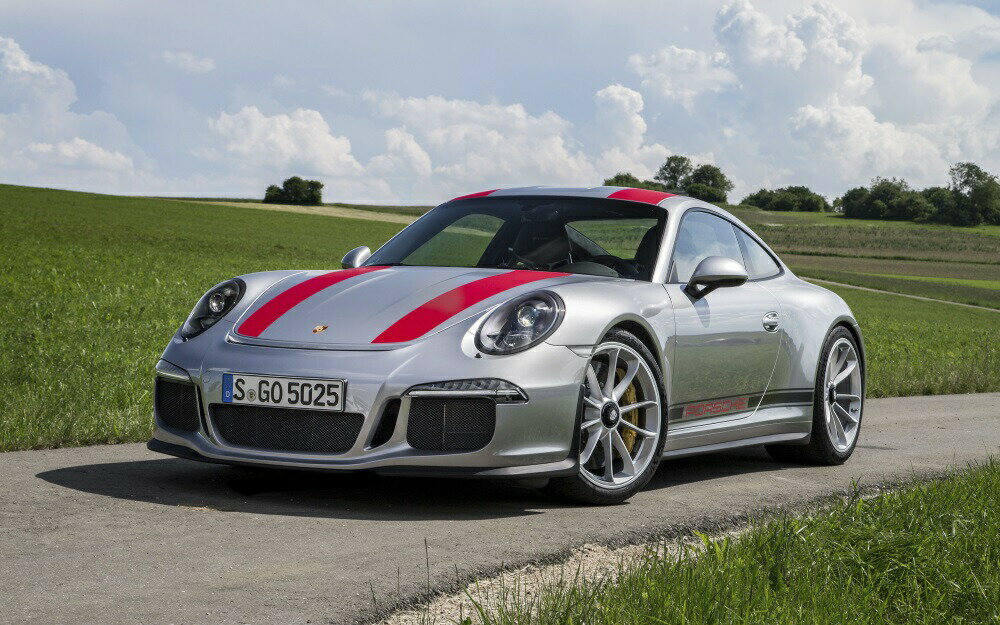 乐天商城 - 絵画風 壁紙ポスター (はがせるシール式) ポルシェ 911 R 991型 2016年 シルバー キャラクロ P991-017W1 (ワイド版 921mm×576mm) ＜日本製＞ ウォールステッカー お風呂ポスター