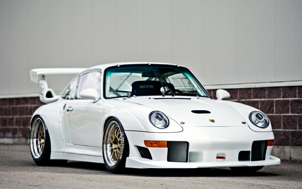 絵画風 壁紙ポスター (はがせるシール式) ポルシェ 911 GT2 EVO1 993型 1995年 ホワイト キャラクロ P993-005W1 (ワイド版 921mm×576mm) ＜日本製＞ ウォールステッカー お風呂ポスター