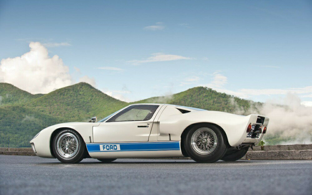 絵画風 壁紙ポスター (はがせるシール式) フォード GT40 マーク3 Mk.3 1967年 GTカー キャラクロ FGT4-005W2 (ワイド版 603mm×376mm) ＜日本製＞ ウォールステッカー お風呂ポスター