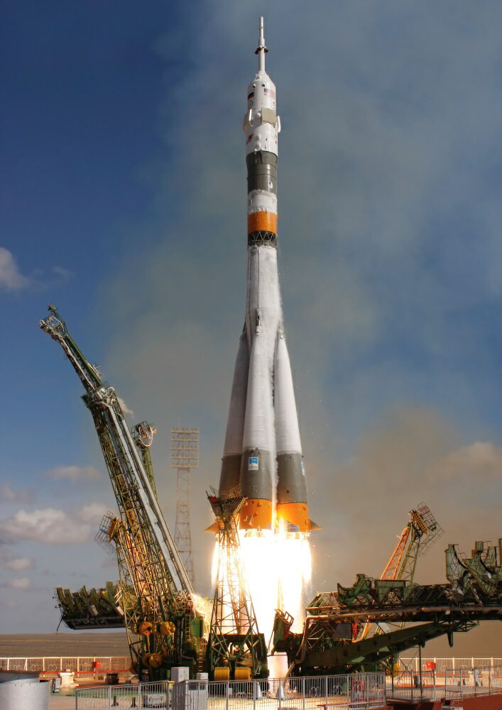 絵画風 壁紙ポスター (はがせるシール式) ソユーズロケット ソユーズ宇宙船 TMA-3 有人往復宇宙船 2003年 キャラクロ NAS-029A2 (A2版 420mm×594mm) ＜日本製＞ ウォールステッカー お風呂ポスター