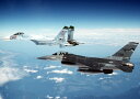絵画風 壁紙ポスター (はがせるシール式) 戦闘機 US F-18 ファイティングファルコン & ソ連 SU-27 キャラクロ UAFT-008A1 (A1版 830mm×585mm) ＜日本製＞ ウォールステッカー お風呂ポスター