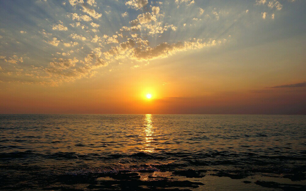 絵画風 壁紙ポスター (はがせるシール式) 日没 サンセット 夕陽 夕焼け 海 キャラクロ SSST-001W2 (ワイド版 603mm×376mm) ＜日本製＞ ウォールステッカー お風呂ポスター