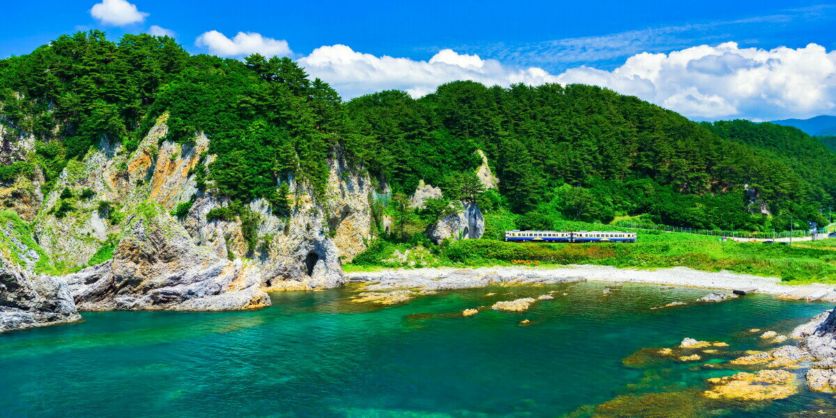 絵画風 壁紙ポスター (はがせるシール式) -地球の撮り方- 碧い海と奇岩の五能線の...