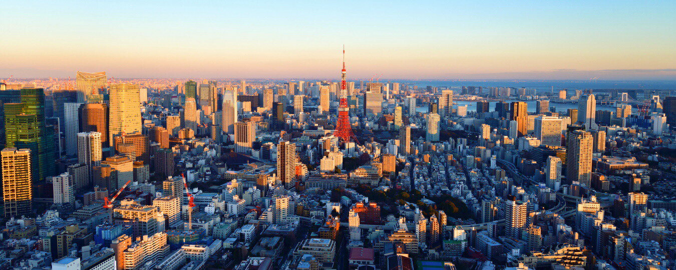 絵画風 壁紙ポスター はがせるシール式 -地球の撮り方- 東京タワーを一望 六本木ヒルズ展望台 東京シティビュー からの夕暮れ夜景 キャラクロ C-ZJP-101P1 パノラマ版 1440mm 576mm ＜日本製＞…