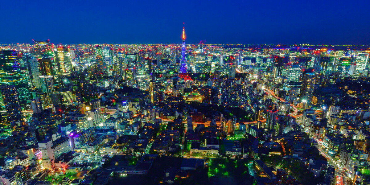 絵画風 壁紙ポスター （はがせるシール式） -地球の撮り方- 東京タワーを一望、六本木ヒルズ展望台「東京シティビュー」からの夜景 日本の絶景 キャラクロ C-ZJP-105S1 （パノラマS版 1152mm×576mm） 建築用壁紙＋耐候性塗料 インテリア