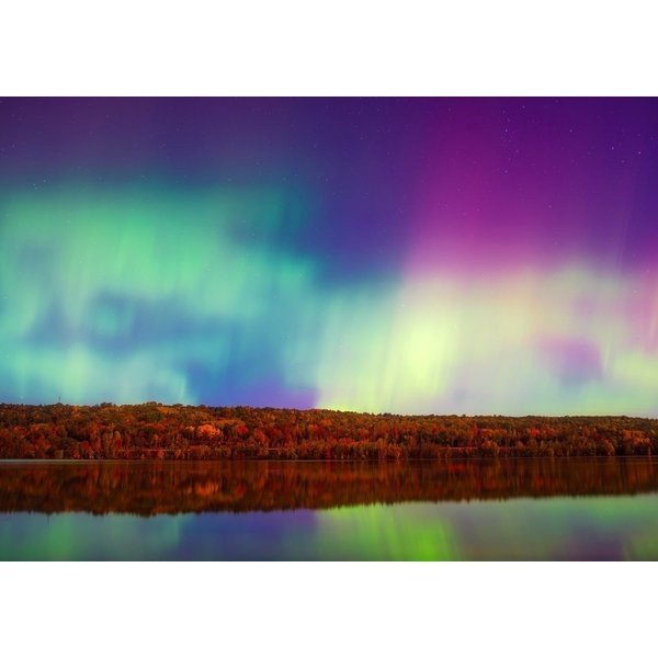 絵画風 壁紙ポスター (はがせるシール式) オーロラ 北極光 ノーザンライト 秋 紅葉 神秘的 キャラクロ ARR-015A1 (A1版 830mm×585mm) ＜日本製＞ ウォールステッカー お風呂ポスター