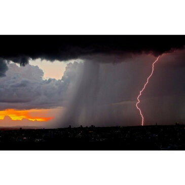 絵画風 壁紙ポスター （はがせるシール式） 稲妻 イナズマ 雷 ゲリラ豪雨 雷雲 夕焼け エナジー パワー キャラクロ STHD-021W2 （ワイド版 603mm×376mm）