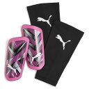 商品名：ウルトラフレックススリーブ ULTRA FLEX SLEEVE 品番:030871 カラー：08 Poison Pink-PUMA White-PUMA Black サイズ：S,M,L 素材：合成樹脂(ポリウレタン,EVA樹脂) メーカー希望小売価格：￥3,300(税込) 柔軟で軽量、衝撃への耐久性に優れたシンガードです。安全性を向上させ、快適なフィット感を提供する圧縮スリーブを採用。動きを妨げず、あなたの脚を保護します。自信を持ったプレーを実現し、サポートするアイテムです。お子様用でお探しであれば、小さめのサイズがおすすめです。 詳細 耐衝撃性のTPUソフトシェル 軽量化と衝撃吸収のためのデボス加工と穴あき加工を施した EVA 裏地 スリップ ポケットを備えたコンプレッション スリーブにより、確実なフィット感と敏捷性を実現 前面にプーマキャットロゴ