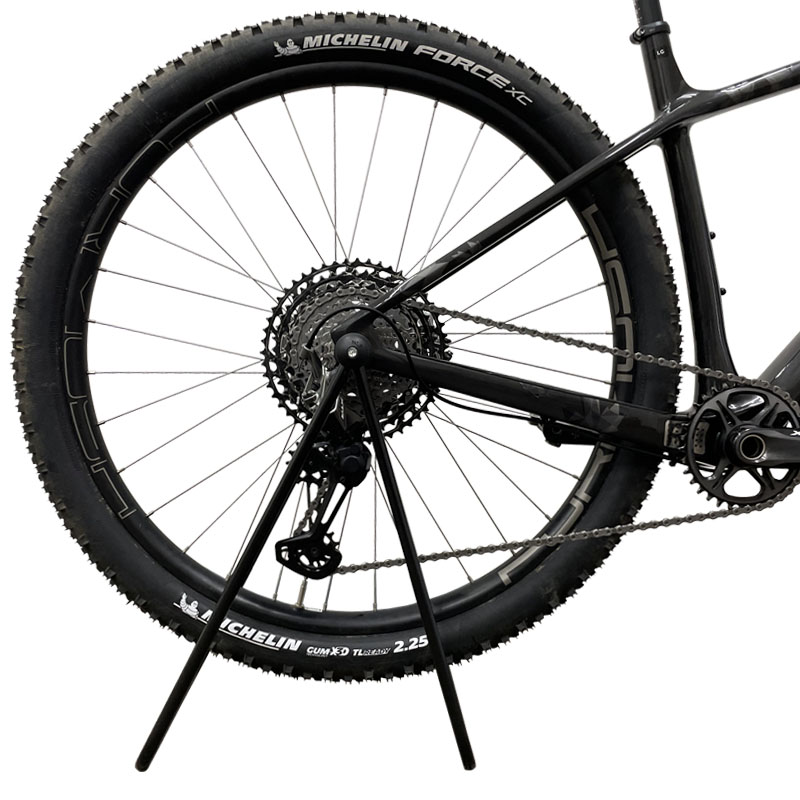 FIND SHOP 楽天市場店のMINOURA ミノウラ DS-30BLT 29er ディスプレイスタンド 29インチ用後輪ハブ軸固定式スタンド マスタード｜アングル2