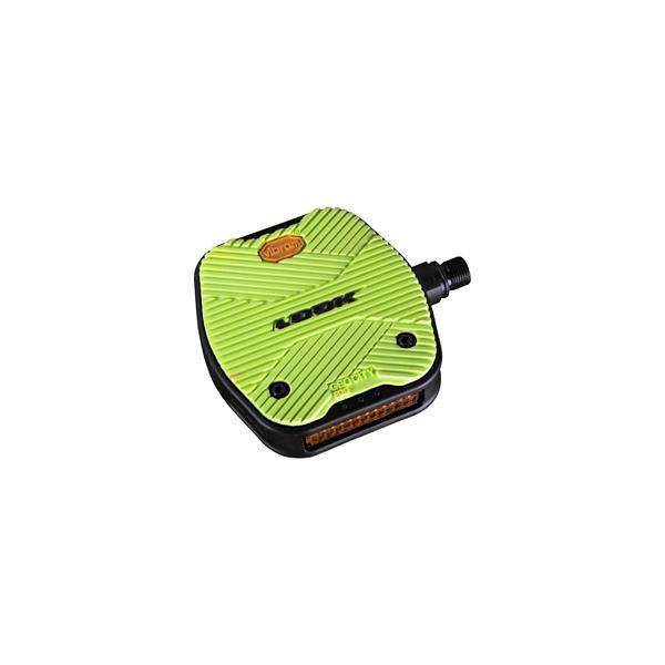GEO CITYに、VIBRAMラバーを採用したGEO CITY GRIPモデル。■商品紹介 ・GEO CITYに、VIBRAMラバーを採用したGEO CITY GRIPモデル。 ・水捌け性を考慮した溝と勾配が設けられた踏み面は、ドライとウェットどちらの状況でも一般的なフラットペダルよりも優れたグリップ力を発揮します。 ・GRIPは、別途オプションでカスタムカラー変更が可能。 ＜VIBRAMについて＞ 1935年に創立されたスポーツ＆アウトドアシューズのアウターソール市場を率いるイタリアブランド。 ミラノのテクニカルセンターで、ラバー合成加工開発のエキスパートとして、技術証明がなされている。 スポーツシューズ業界において、多くのパートナーシップを結んでいる。 （adidas、 Reebok、 GIRO、 THE NORTH FACE、 UNDER ARMOUR、 new balanceなどで採用されている。） ■商品情報 ・重量：265g（片側） ・ボディ素材：合成/VIBRAMラバー/クロモリアクスル ・接地面積：107mmx103mm ・カラー：ライム ※商品画像はイメージです。 メーカー側の仕様変更等により掲載内容と一部異なる場合がございます。 ご注文の際はメーカーホームページ等をご確認頂けます様お願い申し上げます。 ※弊社から発送させて頂く商品は現行商品となります。 お使いのパソコンやスマートフォンなどの様々なモニターの種類等により画像のお色が実物と若干異なって見える場合がございます。 あらかじめご理解頂けますよう、お願い致します。