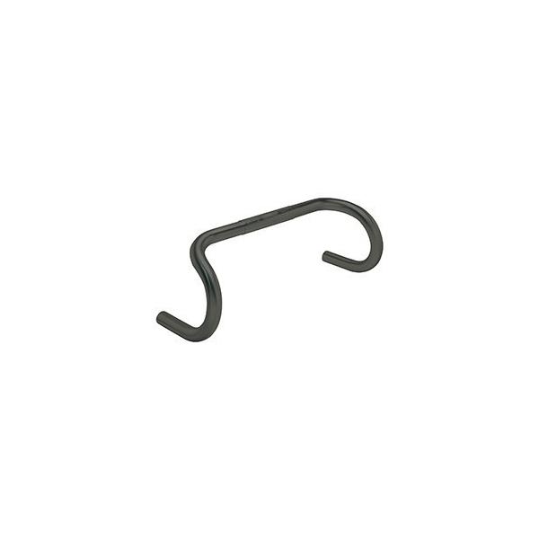 オーソドックスなシャロ—形状のドロップバー■商品紹介 オーソドックスなシャロ—形状のドロップバー。 ■商品情報 ・ロードレース用ドロップバー ・材質：アルミ合金 ・クランプ径：25.4mm ・バー径：23.8mm ・ドロップ：135mm ・リーチ：95mm ・重量：325g ・サイズ：420mm(HBR16608) ※商品画像はイメージです。 メーカー側の仕様変更等により掲載内容と一部異なる場合がございます。 ご注文の際はメーカーホームページ等をご確認頂けます様お願い申し上げます。 ※弊社から発送させて頂く商品は現行商品となります。 お使いのパソコンやスマートフォンなどの様々なモニターの種類等により画像のお色が実物と若干異なって見える場合がございます。 あらかじめご理解頂けますよう、お願い致します。