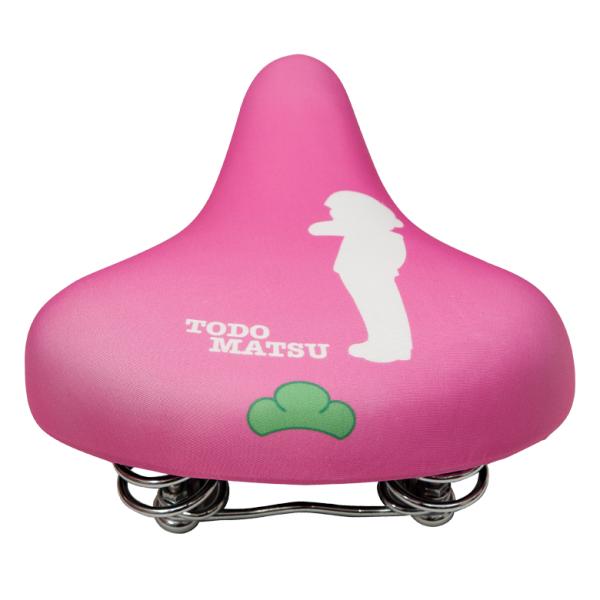 おそ松さんファンにはうれしい、キャラクターのシルエットが大きく入った自転車用サドルカバー！■商品情報 ・おそ松さんファンにはうれしい、キャラクターのシルエットが大きく入った自転車用サドルカバー！ ・キャラクターのシルエットが大きく入っていて可愛く、撥水防水もしっかりした使いやすい一品です。 ・水に強いので雨の日だって安心！ (※水への耐性に優れていますが、完全防水ではございません。) ・スナップボタン付きでズレを防止＆盗難抑止 適合横サイズ：26〜32cm 1.横サイズを測るときは、もっとも幅が広がっている場所を測定してください。 2.測り始めるのは、サドル左面の下端から始めます。 3.サドル右面の下端まで測ってください。 適合縦サイズ：29〜32cm 1.縦サイズを測るときは、もっとも長い場所を測定してください。 2.測り始めるのは、サドル前面の下端から始めます。 3.サドル後面の下端まで測ってください。 ※こちらの商品は、サドルカバーのみ販売しています。サドルは付属しません。 ※商品画像はイメージです。 メーカー側の仕様変更等により掲載内容と一部異なる場合がございます。 ご注文の際はメーカーホームページ等をご確認頂けます様お願い申し上げます。 ※弊社から発送させて頂く商品は現行商品となります。 お使いのパソコンやスマートフォンなどの様々なモニターの種類等により画像のお色が実物と若干異なって見える場合がございます。 あらかじめご理解頂けますよう、お願い致します。