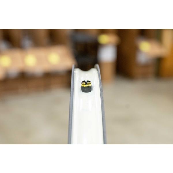 FIND SHOP 楽天市場店のWOLF TOOTH ウルフトゥース Tubeless Valve Stem Kit チューブレスバルブ ステムキット 60mm レッド｜アングル2