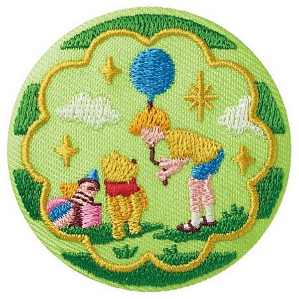 【9.くまのプーさん】Disney Characters 刺繍缶バッジビスケット ※缶バッジのみのサムネイル