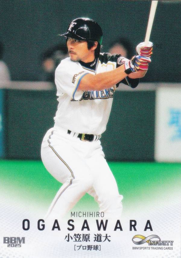 BBM スポーツトレーディングカード 04 小笠原道大 北海道日本ハムファイターズ プロ野球 (レギュラーカード) 2025 INFINITY インフィニティの商品画像