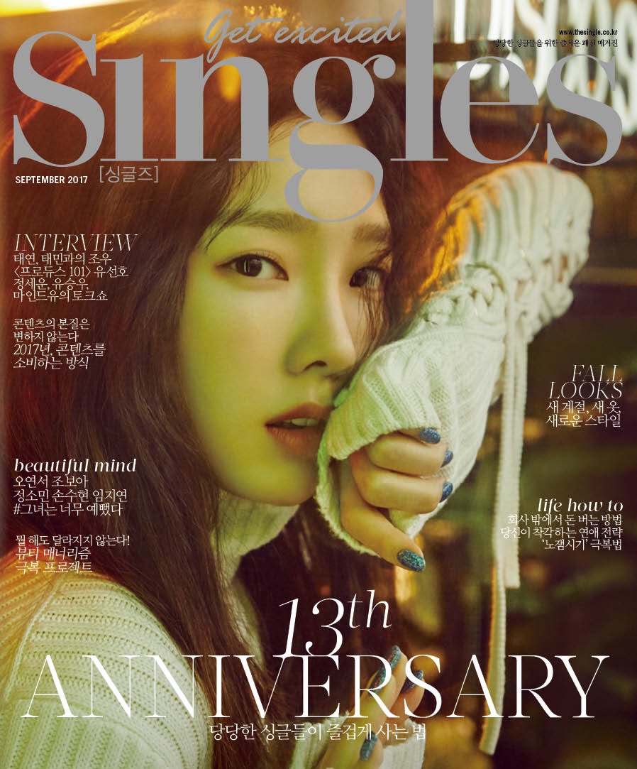 送料無料【1次予約限定価格】初回限定ポスター[丸めて発送]SINGLES KOREA 9月号 (2017) 表紙画報インタビュー : 少女時代 テヨン・SHINee テミン【翻訳付】【発売8月25日】【9月1発送予定】