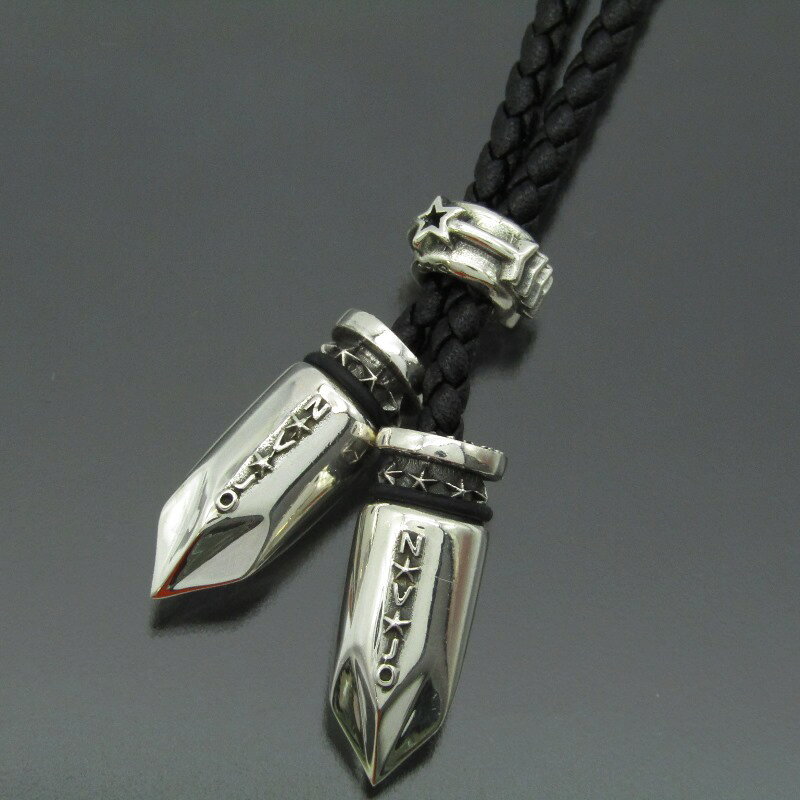 【中古】美品 Cody Sanderson ナバホ族 ボロタイ コディサンダーソン ダブルバレット ペンダント 925 レザーコード ネックレス C9-99-033 インディアンジュエリー シルバー 80006648のサムネイル