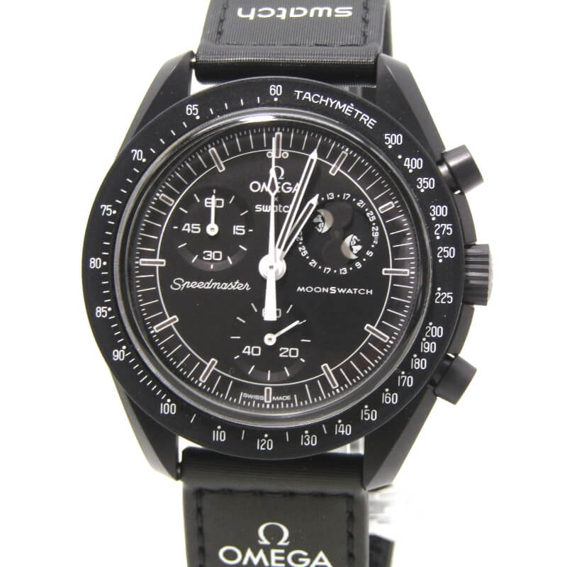 【中古】未使用 OMEGA x Swatch オメガ スウォッチ MISSION TO THE MOONPHASE NEW MOON SO33B700 スヌーピー スピードマスター ブラック Moon Swatch ムーンスウォッチ クロノグラフ ムーンフェイズ コラボ クオーツ 腕時計 28010460のサムネイル