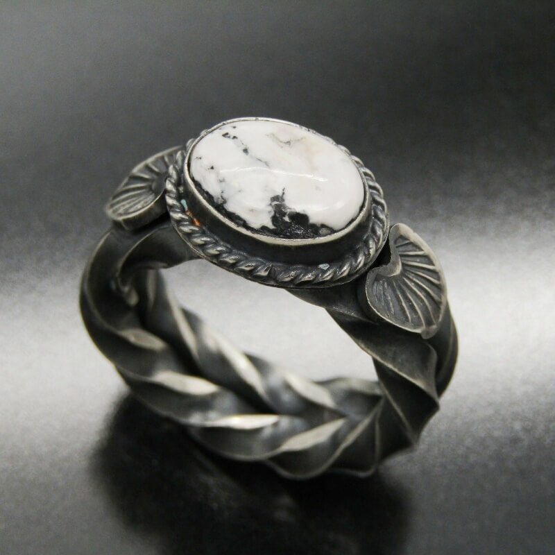 【中古】美品 Andy Cadman ナバホ族 リング ホワイトバッファロー アンディキャドマン スタンプワーク メンズ レディース 指輪 20号 インディアン...