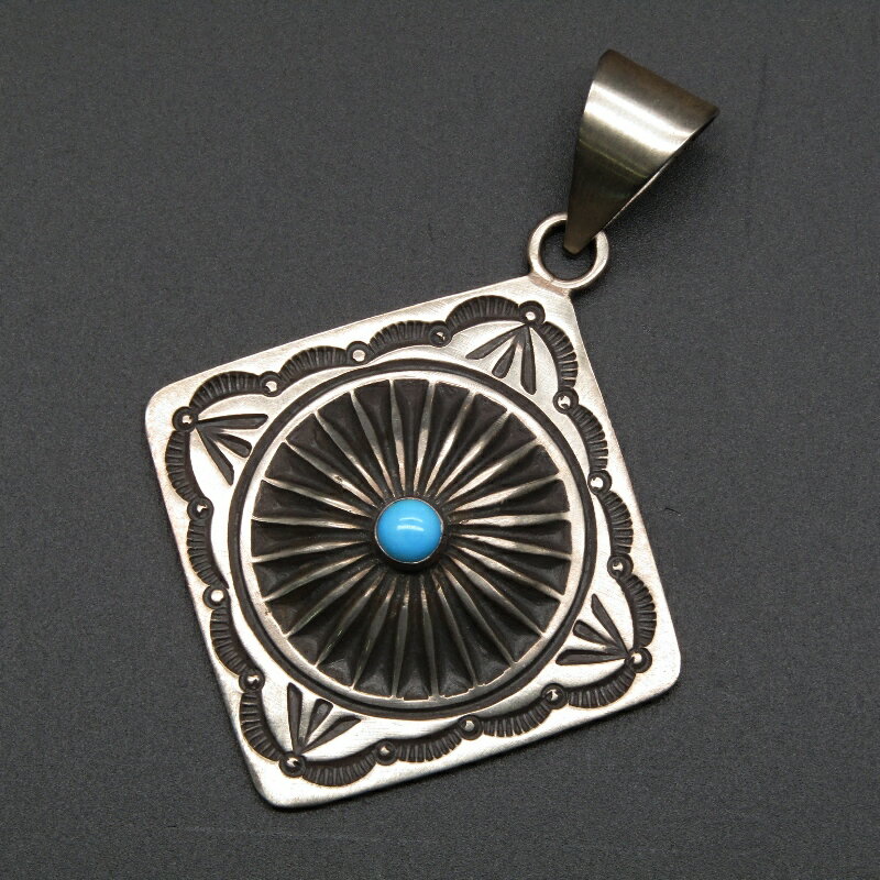 【中古】美品 Herman Smith ナバホ族 ペンダント スリーピングビューティーターコイズ ハーマンスミス スタンプワーク シルバー インディアンジュエリ...