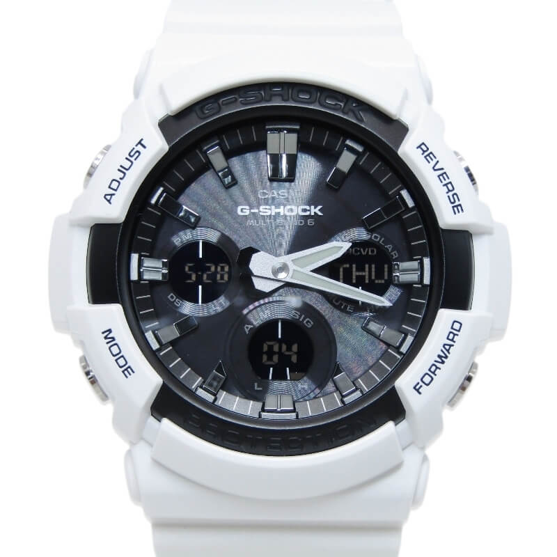 商品詳細 ブランド名 CASIO G-SHOCK 色/素材 ホワイト 白 SIZE FREE 状態 S 未使用品 (保管/展示/試着等の微細な状態変化がございます。) 風防状態：良好 動作：確認済 付属品 箱、タグ、取扱説明書 参考価格 ￥30800 商品説明CASIO G-SHOCKのGAW-100B-7AJF。ビッグケースを採用した電波ソーラー搭載のベーシックなカラーを纏ったモデルです。 実用的な機能とデザイン性を兼ね備え、デイリーユースにお薦めの逸品です。 商品番号 28012715 注意事項 ・掲載している商品画像は、すべて実際に当店で撮影した現品画像です。 ・お問い合わせ欄からのお値引きや値下げ交渉は承っておりません。 ・モニター等の環境違いにより、実物と多少色味が異なることがございますのでご了承くださいませ。 ・当店ではすべての商品を同一基準で検品しております。同一モデル・サイズ・カラーであっても、個体差により風合いや状態が異なる場合がございます。 商品在庫について ・他のショッピングモールや店頭販売など、様々な形式で販売しておりますのでお早めにご検討くださいませ。 在庫管理は随時行っておりますが、売れ違いにより品切れになってしまう場合がある事を予めご了承下さいませ。 ・当店はリユースストアでございます為、入荷予定や再入荷につきましては明確な回答が出来かねます。