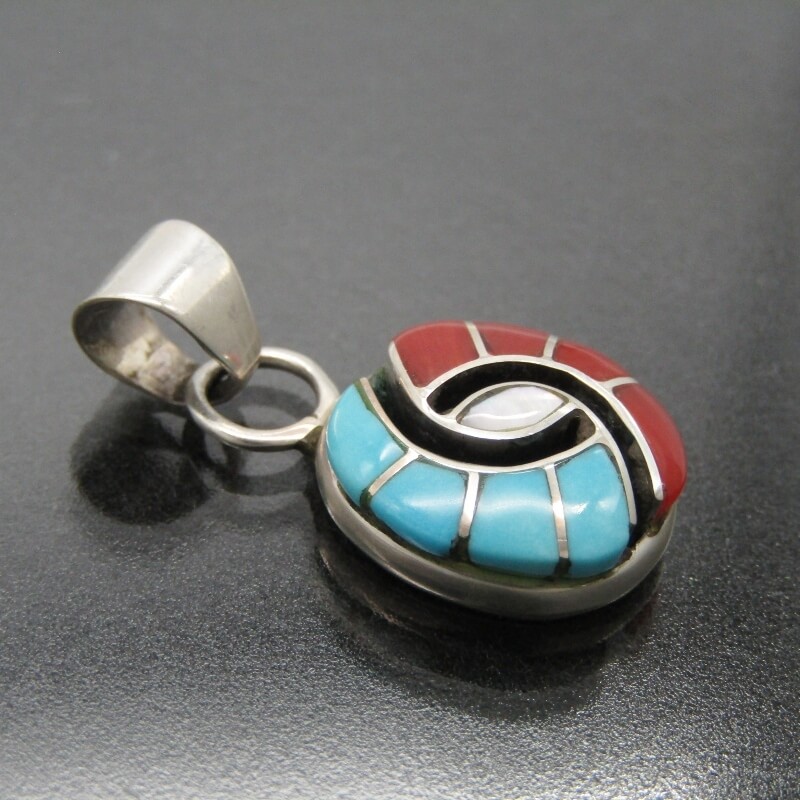 【中古】美品 Amy Wesley ズニ族 ペンダント ターコイズ コーラル インレイ エイミ...