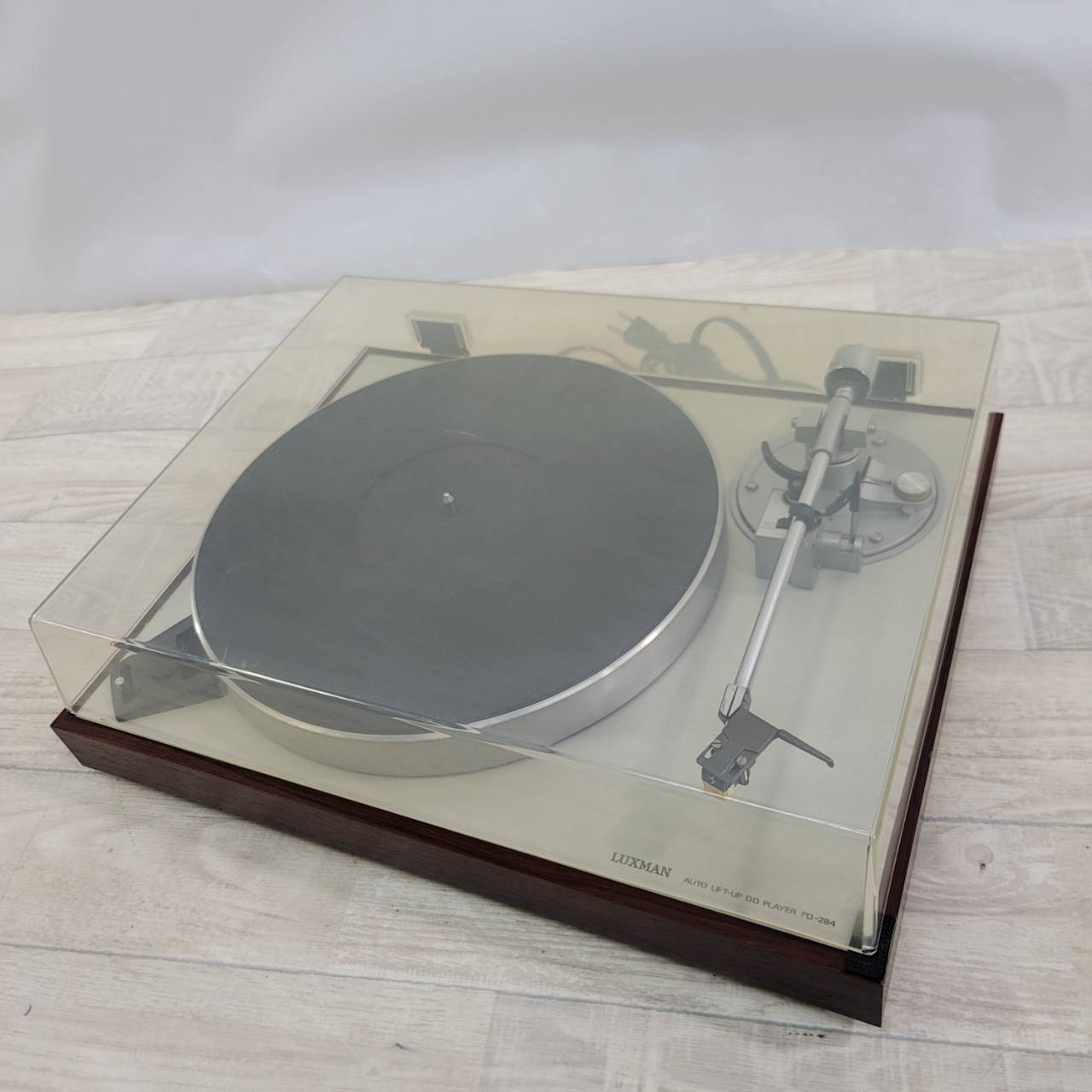リベリアスの【中古】ラックスマン LUXMAN ターンテーブル PD-284｜アングル2