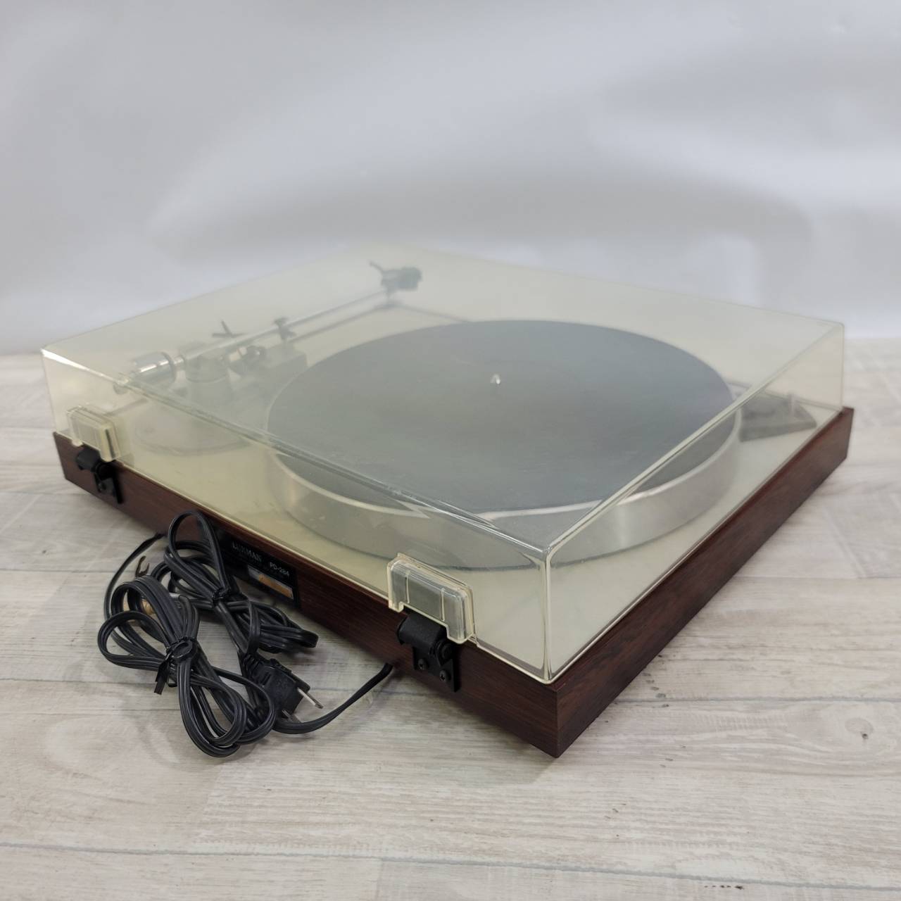 リベリアスの【中古】ラックスマン LUXMAN ターンテーブル PD-284｜アングル3