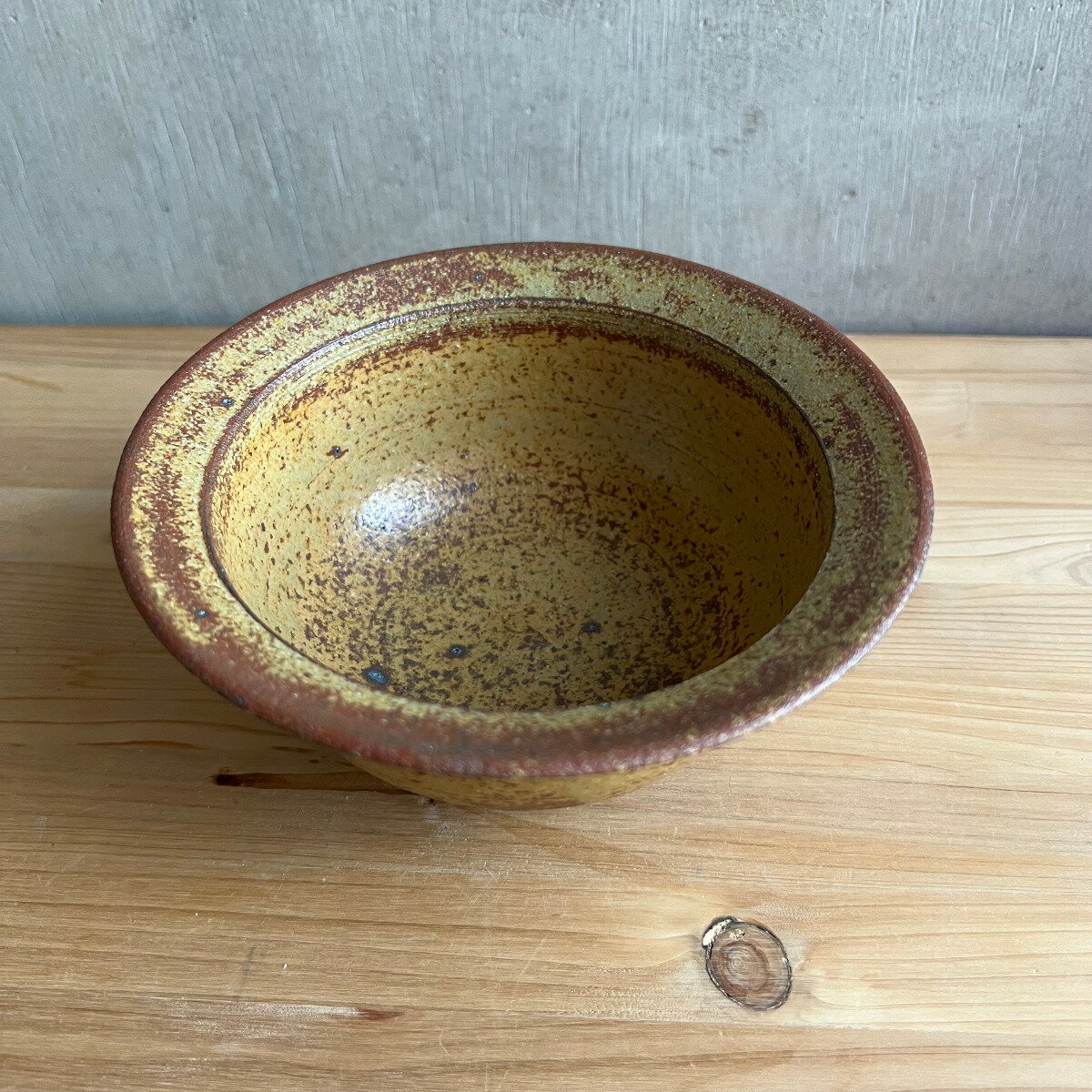 Rakuten - 上野焼 渡窯 土の温もりと造形美 伊羅保釉（いらぼゆう） 渕折（ふちおり）小鉢・中鉢