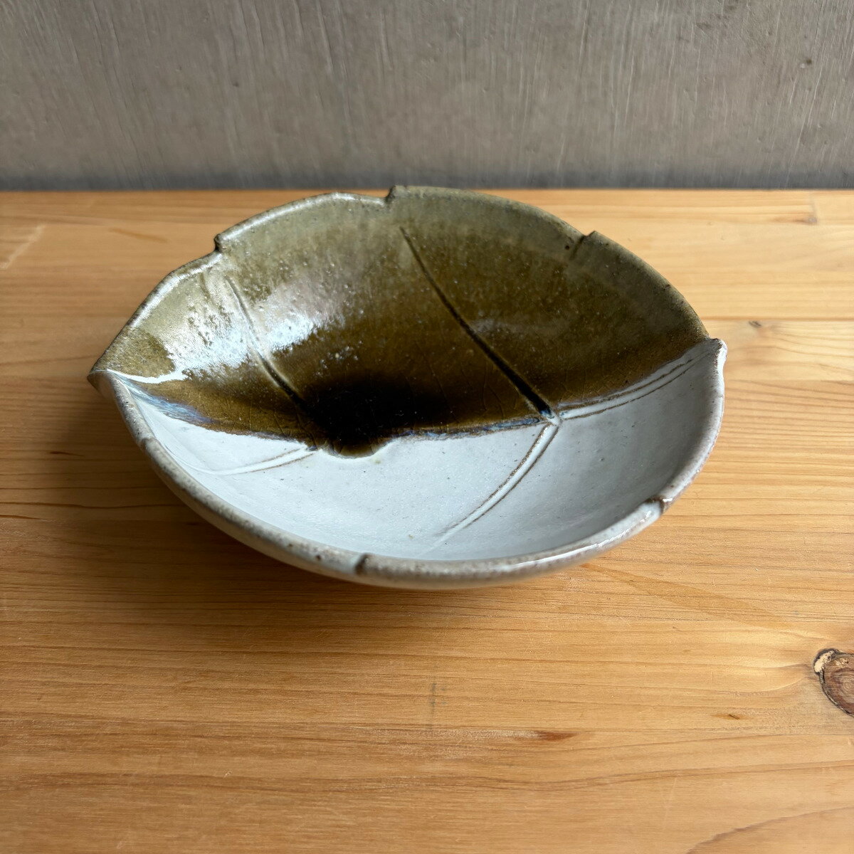 Rakuten - 上野焼 渡窯 掛分釉 木の葉皿 白緑 葉っぱ型 小鉢 中鉢 和食器 うつわ 銘々皿 陶器