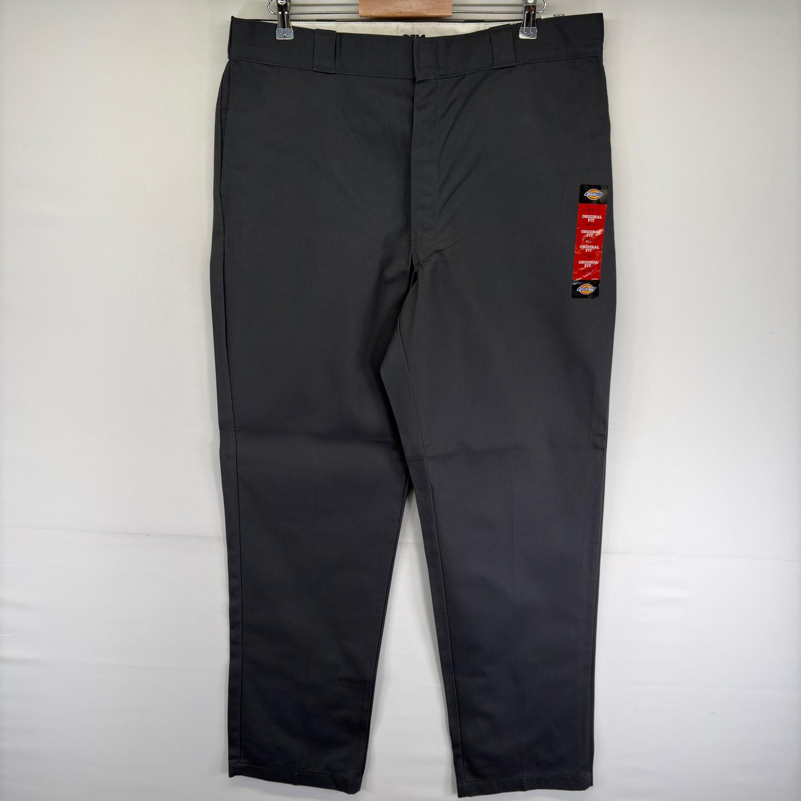 管理番号 ACP0003097 ブランド ディッキーズ / Dickies 対象 メンズ カラー グレー系 季節・シーズン オールシーズン 生産国 ホンジュラス 素材 コットン35% / ポリエステル65% 総丈 約121cm ウエスト 約50cm 股下 約85cm ワタリ幅 約33cm 裾幅 約23cm 採寸注意 採寸データは全て平置き採寸で図っております。ウエスト、胸囲、渡り、裾幅などの実寸は2倍の長さとなります。 海外規格の商品が多いため必ず採寸データを参考にご購入お願いします。 ランク S 未使用または新品の商品 ※商品のダメージ詳細は画像にてご確認ください。 ※USEDですので使用感などございますが、まだまだご愛用していただけます。 古着という事をご理解の上ご注文よろしくお願いします。 状態は当社独自の基準です。 ※ダメージ箇所は文面で表しきれない場合や記入漏れを防ぐため基本は記入しておりません。必ず撮影している画像で商品状態の判断をお願いします。中には見落としがある場合がございますのでご理解の上ご購入よろしくお願いします。 注意点 ・出品商品は海外から輸入した中古品になります。 ・当ショップでは海外製品の古着を販売しているという特性上、同じ表記サイズであっても、日本規格製品と海外規格製品でサイズ感が異なる場合があります。 また、長年の使用・洗濯による縮みが発生している場合があり、タグに表記されているサイズ感とは異なる場合があります。 その他、「ブランド」によってサイズ感が異なる可能性があります。 ・表記サイズについて、省略して記載をすることがあります。 例）タグ表示：LT、L/G　⇒　商品ページの【サイズ表記】項目：L ・サイズ確認を行う際は、【表記サイズ】と併せて弊社基準の【実寸サイズ】と【タグ画像】による確認をお願いいたします。 ※サイズ違いによる返品・返金はお受けいたしませんので、ご自身でサイズを確認してからご購入をお願いいたします。 ・中古品になりますので、商品によって傷や汚れやシミダメージなど使用感など含まれる場合があります。 必ず商品の説明、状態、画像を十分ご確認の上購入をよろしくお願いいたします。 ・画像では照明などで色の識別が少し違う風合いで映る場合があります。 ・1点のご購入から送料無料になります。 発送方法は佐川急便のいずれかで発送になります。 ・飛脚宅急便 ・ゆうパケット