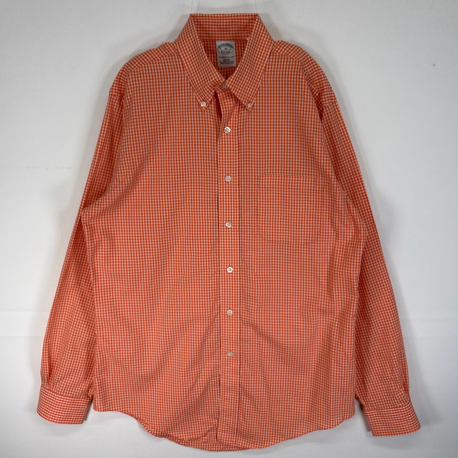 管理番号 STA0006752 ブランド ブルックスブラザーズ / Brooks Brothers 対象 メンズ カラー オレンジ系 柄 チェック 季節・シーズン オールシーズン 生産国 マレーシア 素材 コットン100% 表記サイズ M 肩幅 約49cm 着丈 約81cm 身幅 約56cm 袖丈 約65cm 採寸注意 採寸データは全て平置き採寸で図っております。ウエスト、胸囲、渡り、裾幅などの実寸は2倍の長さとなります。 海外規格の商品が多いため必ず採寸データを参考にご購入お願いします。 ランク B 全体的に多少の細かな傷や使用感はあるが目立つダメージのない商品 ※商品のダメージ詳細は画像にてご確認ください。 ※USEDですので使用感などございますが、まだまだご愛用していただけます。 古着という事をご理解の上ご注文よろしくお願いします。 状態は当社独自の基準です。 ※ダメージ箇所は文面で表しきれない場合や記入漏れを防ぐため基本は記入しておりません。必ず撮影している画像で商品状態の判断をお願いします。中には見落としがある場合がございますのでご理解の上ご購入よろしくお願いします。 注意点 ・出品商品は海外から輸入した中古品になります。 ・当ショップでは海外製品の古着を販売しているという特性上、同じ表記サイズであっても、日本規格製品と海外規格製品でサイズ感が異なる場合があります。 また、長年の使用・洗濯による縮みが発生している場合があり、タグに表記されているサイズ感とは異なる場合があります。 その他、「ブランド」によってサイズ感が異なる可能性があります。 ・表記サイズについて、省略して記載をすることがあります。 例）タグ表示：LT、L/G　⇒　商品ページの【サイズ表記】項目：L ・サイズ確認を行う際は、【表記サイズ】と併せて弊社基準の【実寸サイズ】と【タグ画像】による確認をお願いいたします。 ※サイズ違いによる返品・返金はお受けいたしませんので、ご自身でサイズを確認してからご購入をお願いいたします。 ・中古品になりますので、商品によって傷や汚れやシミダメージなど使用感など含まれる場合があります。 必ず商品の説明、状態、画像を十分ご確認の上購入をよろしくお願いいたします。 ・画像では照明などで色の識別が少し違う風合いで映る場合があります。 ・1点のご購入から送料無料になります。 発送方法は佐川急便のいずれかで発送になります。 ・飛脚宅急便 ・ゆうパケット