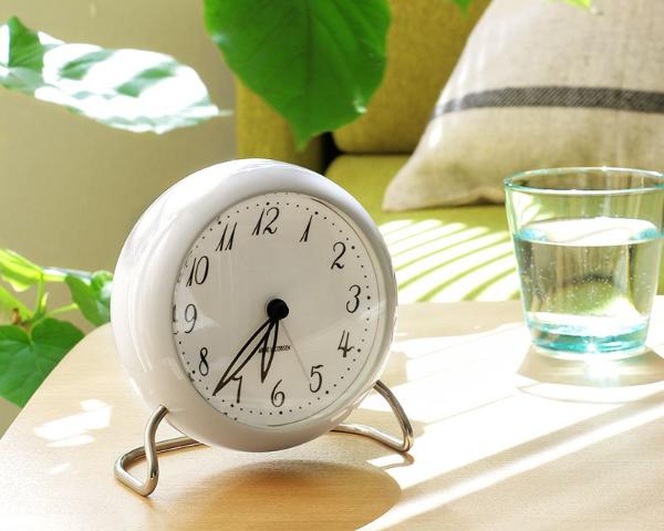 置き時計 アルネ・ヤコブセン LK TABLE CLOCK エルケー テーブルクロック 北欧 目覚まし時計 あす楽対応