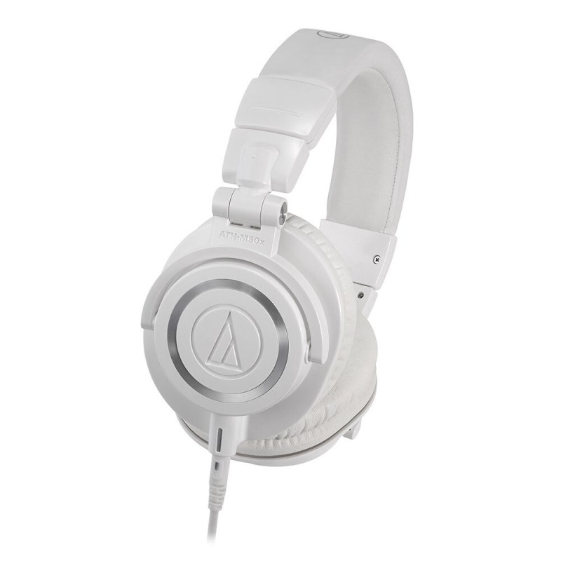 楽器種別：新品レコーディング用モニターヘッドフォン/audio-technica 商品一覧＞＞レコーディング用モニターヘッドフォン【10，000円〜25，000円】 商品一覧＞＞楽器・機材好きが集まる! イケベの鍵盤＆DTM・REC専門店です！ATH-M50x WH audio-technica レコーディング ヘッドフォン・イヤフォン商品説明世界が認めたM50の次世代モデル。現場のニーズに応える高解像度モニターヘッドホン。大口径の強磁力φ45mmCCAWボイスコイルドライバーで情報量豊かな高解像度再生 遮音性を高める楕円形状のイヤカップを採用し長時間使用でも快適なモニタリング 片耳モニタリングが可能な90度の反転モニター機構 新採用のヘッドパッド・イヤパッド素材で高耐久性を実現 メンテナンスが手軽に行なえる着脱コードを採用 利用シーンに合わせて選べる3本の着脱コードを付属（1.2mカールコード、3mストレートコード、1.2mストレートコード） 持ち運びに便利な折りたたみ機構 スタジオレコーディングやミキシングに最適 仕様型式： 密閉ダイナミック型 ドライバー： φ45mm、CCAWボイスコイル 出力音圧レベル： 99dB/mW 再生周波数帯域： 15 〜 28，000Hz 最大入力： 1，600mW インピーダンス： 38Ω 質量（コード除く）： 285g プラグ： φ6.3mm標準/φ3.5mmミニ 金メッキステレオ2ウェイ コード：OFCリッツ線1.2mカールコード（伸長時3m） OFCリッツ線3mストレートコード OFCリッツ線1.2mストレートコードイケベカテゴリ_レコーディング＆PA機器_レコーディング用モニターヘッドフォン_audio-technica_新品 JAN:4961310125455 登録日:2014/02/08 ヘッドフォン ヘッドホン モニターヘッドホン モニターヘッドフォン オーディオテクニカ