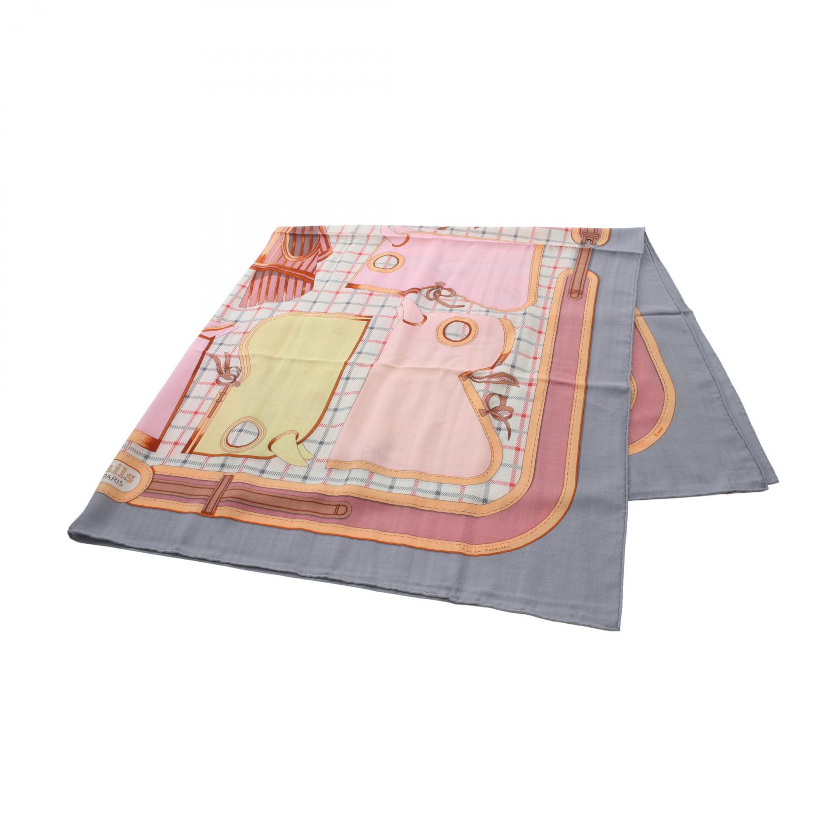 エルメス HERMES カレジェアン カレ140 Camails スカーフ 衣料品 シルク カシミヤ シルク グレー系 / マルチカラー 【中古】