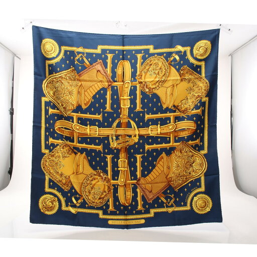 エルメス HERMES カレ90 SELLES A HOUSSE スカーフ 衣料品 シルク シルク ネイビー系 / マルチカラー 【中古】 エルメス HERMES カレ90 SELLES A HOUSSE スカーフ 衣料品 シルク シルク ネイビー系 / マルチカラー 【中古】
