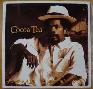 ・アーティスト Cocoa Tea ・タイトル Come Love Me ・レーベル・型番 VP Records VPRL1395 ・フォーマット LPレコード ・コンディション(盤) 良い (VG+) ・コンディション(ジャケット) 可 (VG) ・コンディション(帯) オビなし ・特記事項 【カバー抜け】【カバーにシール付着】 サンプル画像です。実際の商品の画像ではありません 商品写真はバーコード/カタログ番号に対応したサンプル画像ですので、お送りする商品の画像ではありません。帯やライナーなどの付属品は、特記事項に記載されている場合のみ含まれます。プロモやカラーレコードなどの仕様についても、該当する場合のみ特記事項に記載しています。 【ご購入前に必ずご確認ください】 ・本店サイト(www.recordcity.jp)とは価格、送料が違います ・本店サイト、その他支店のオーダーとは同梱発送できません ・注文確定後に別の注文を頂いた場合、注文同士の同梱は致しかねます。 ・別倉庫から発送しているため、店頭受け渡しは対応しておりません ・一部商品は他の通販サイトでも販売しているため、ご注文のタイミングによっては商品のご用意ができない場合がございます。 ・土日祝日はお休みです 金曜・祝前日9時以降のご連絡またはご入金は、返答または発送が週明け・祝日明けに順次対応となります。 ・ご購入後のキャンセル不可 ご購入後のキャンセルはいかなる理由においてもお受けできません。ご了承の上、ご購入くださいませ。 ・日本郵便(ゆうパック/ゆうメール)によるお届けになります。 ・中古品であることをご理解ください 当ストアでは中古商品を主に販売しております。中古品であることをご理解の上ご購入ください。また、一部商品はRecordCityオンラインストアで試聴可能です。 ・返品について お客様のご都合による返品は一切承っておりません。 表記の内容と実際の商品に相違がある場合、また針飛び等で返品・返金をご希望される場合は、商品の到着後1週間以内にご連絡ください。商品の返送をこちらで確認後、キャンセル・返金を行います。 コンディションVG以下の商品は返品できません。プレイに影響のない表面のこすれ傷、プレス起因のノイズ盤は返品の対象外です。 【コンディション表記】 ・ほぼ新品(M-)(Like New) 完全な新品。未使用。当店ではほぼ使用しません ・非常に良い(EX)(Excellent) 中古盤として美品な状態。わずかな経年を感じるものの傷みを感じさせない、当店基準で最高の状態 ・良い(VG+)(Very Good Plus) 丁寧に扱われた中古品で、軽い使用感がみられる。 ・可(VG)(Acceptable) 使い込まれた中古品で、「良い」よりもさらに使用感がみられる。 ・悪い(VG-)(Bad) 状態が悪いアイテム。使用の保障はなく、再生不可、針飛び、目立つノイズがあるかもしれない。状態によるクレーム不可。返品不可。 ・非常に悪い(G)(Very Bad) 「悪い」よりさらに状態が悪いアイテム。使用の保障はなく、再生不可、針飛び、目立つノイズがあるかもしれない。状態によるクレーム不可。返品不可。 ・ジャンク(Fair)(Junk/Fair) 割れている、反っている、水ダメージがある、カビ、ジャケットが分離している、ひどい書き込み、ひどい擦れなど最低の状態。使用の保障はなく、再生不可、針飛び、目立つノイズがあるかもしれない。状態によるクレーム不可。返品不可。 ・ジャンク(Poor)(Junk/Poor) 割れている、反っている、水ダメージがある、カビ、ジャケットが分離している、ひどい書き込み、ひどい擦れなど最低の状態。使用の保障はなく、再生不可、針飛び、目立つノイズがあるかもしれない。状態によるクレーム不可。返品不可。