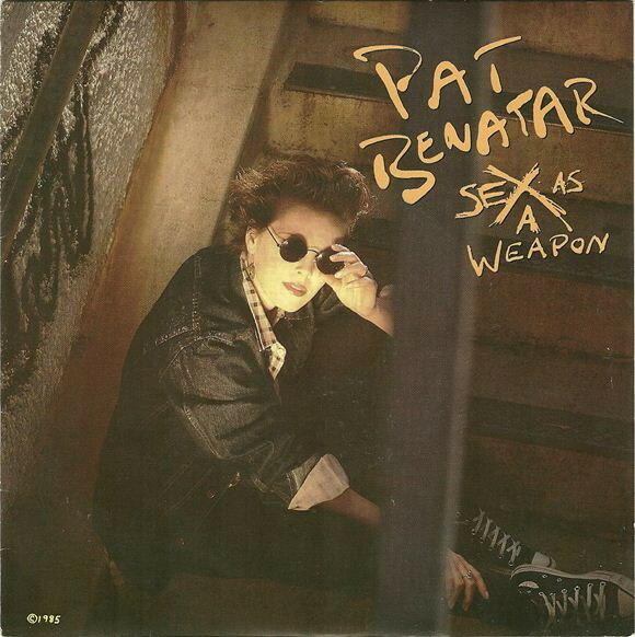 ・アーティスト Pat Benatar ・タイトル Sex As A Weapon ・レーベル・型番 Chrysalis 8844707 ・フォーマット 7インチレコード ・コンディション(盤) 良い (VG+) ・コンディション(ジャケット) 良い (VG+) ・コンディション(帯) オビなし ・特記事項 【カバーにリングウェア】【カバーにシール付着】 サンプル画像です。実際の商品の画像ではありません 商品写真はバーコード/カタログ番号に対応したサンプル画像ですので、お送りする商品の画像ではありません。帯やライナーなどの付属品は、特記事項に記載されている場合のみ含まれます。プロモやカラーレコードなどの仕様についても、該当する場合のみ特記事項に記載しています。 【ご購入前に必ずご確認ください】 ・本店サイト(www.recordcity.jp)とは価格、送料が違います ・本店サイト、その他支店のオーダーとは同梱発送できません ・注文確定後に別の注文を頂いた場合、注文同士の同梱は致しかねます。 ・別倉庫から発送しているため、店頭受け渡しは対応しておりません ・一部商品は他の通販サイトでも販売しているため、ご注文のタイミングによっては商品のご用意ができない場合がございます。 ・土日祝日はお休みです 金曜・祝前日9時以降のご連絡またはご入金は、返答または発送が週明け・祝日明けに順次対応となります。 ・ご購入後のキャンセル不可 ご購入後のキャンセルはいかなる理由においてもお受けできません。ご了承の上、ご購入くださいませ。 ・日本郵便(ゆうパック/ゆうメール)によるお届けになります。 ・中古品であることをご理解ください 当ストアでは中古商品を主に販売しております。中古品であることをご理解の上ご購入ください。また、一部商品はRecordCityオンラインストアで試聴可能です。 ・返品について お客様のご都合による返品は一切承っておりません。 表記の内容と実際の商品に相違がある場合、また針飛び等で返品・返金をご希望される場合は、商品の到着後1週間以内にご連絡ください。商品の返送をこちらで確認後、キャンセル・返金を行います。 コンディションVG以下の商品は返品できません。プレイに影響のない表面のこすれ傷、プレス起因のノイズ盤は返品の対象外です。 【コンディション表記】 ・ほぼ新品(M-)(Like New) 完全な新品。未使用。当店ではほぼ使用しません ・非常に良い(EX)(Excellent) 中古盤として美品な状態。わずかな経年を感じるものの傷みを感じさせない、当店基準で最高の状態 ・良い(VG+)(Very Good Plus) 丁寧に扱われた中古品で、軽い使用感がみられる。 ・可(VG)(Acceptable) 使い込まれた中古品で、「良い」よりもさらに使用感がみられる。 ・悪い(VG-)(Bad) 状態が悪いアイテム。使用の保障はなく、再生不可、針飛び、目立つノイズがあるかもしれない。状態によるクレーム不可。返品不可。 ・非常に悪い(G)(Very Bad) 「悪い」よりさらに状態が悪いアイテム。使用の保障はなく、再生不可、針飛び、目立つノイズがあるかもしれない。状態によるクレーム不可。返品不可。 ・ジャンク(Fair)(Junk/Fair) 割れている、反っている、水ダメージがある、カビ、ジャケットが分離している、ひどい書き込み、ひどい擦れなど最低の状態。使用の保障はなく、再生不可、針飛び、目立つノイズがあるかもしれない。状態によるクレーム不可。返品不可。 ・ジャンク(Poor)(Junk/Poor) 割れている、反っている、水ダメージがある、カビ、ジャケットが分離している、ひどい書き込み、ひどい擦れなど最低の状態。使用の保障はなく、再生不可、針飛び、目立つノイズがあるかもしれない。状態によるクレーム不可。返品不可。
