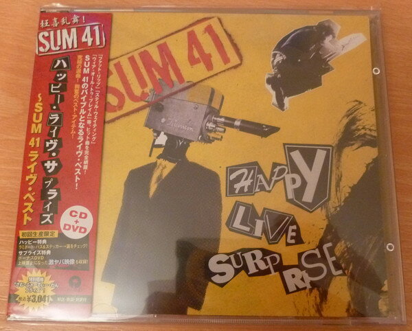 ・アーティスト SUM 41 ・タイトル ハッピー・ライヴ・サプライズ-SUM41ライヴ・ベスト(初回限定盤)(DVD付) ・レーベル・型番 Island Records UICL9028 ・フォーマット CD ・コンディション(盤) 良い (VG+) ・コンディション(ジャケット) ・コンディション(帯) オビあり ・特記事項 【帯付き】 【ケース擦れ】【オビにしわ】【盤に小さいキズ】 サンプル画像です。実際の商品の画像ではありません 商品写真はバーコード/カタログ番号に対応したサンプル画像ですので、お送りする商品の画像ではありません。帯やライナーなどの付属品は、特記事項に記載されている場合のみ含まれます。プロモやカラーレコードなどの仕様についても、該当する場合のみ特記事項に記載しています。 【ご購入前に必ずご確認ください】 ・本店サイト(www.recordcity.jp)とは価格、送料が違います ・本店サイト、その他支店のオーダーとは同梱発送できません ・注文確定後に別の注文を頂いた場合、注文同士の同梱は致しかねます。 ・別倉庫から発送しているため、店頭受け渡しは対応しておりません ・一部商品は他の通販サイトでも販売しているため、ご注文のタイミングによっては商品のご用意ができない場合がございます。 ・土日祝日はお休みです 金曜・祝前日9時以降のご連絡またはご入金は、返答または発送が週明け・祝日明けに順次対応となります。 ・ご購入後のキャンセル不可 ご購入後のキャンセルはいかなる理由においてもお受けできません。ご了承の上、ご購入くださいませ。 ・日本郵便(ゆうパック/ゆうメール)によるお届けになります。 ・中古品であることをご理解ください 当ストアでは中古商品を主に販売しております。中古品であることをご理解の上ご購入ください。また、一部商品はRecordCityオンラインストアで試聴可能です。 ・返品について お客様のご都合による返品は一切承っておりません。 表記の内容と実際の商品に相違がある場合、また針飛び等で返品・返金をご希望される場合は、商品の到着後1週間以内にご連絡ください。商品の返送をこちらで確認後、キャンセル・返金を行います。 コンディションVG以下の商品は返品できません。プレイに影響のない表面のこすれ傷、プレス起因のノイズ盤は返品の対象外です。 【コンディション表記】 ・ほぼ新品(M-)(Like New) 完全な新品。未使用。当店ではほぼ使用しません ・非常に良い(EX)(Excellent) 中古盤として美品な状態。わずかな経年を感じるものの傷みを感じさせない、当店基準で最高の状態 ・良い(VG+)(Very Good Plus) 丁寧に扱われた中古品で、軽い使用感がみられる。 ・可(VG)(Acceptable) 使い込まれた中古品で、「良い」よりもさらに使用感がみられる。 ・悪い(VG-)(Bad) 状態が悪いアイテム。使用の保障はなく、再生不可、針飛び、目立つノイズがあるかもしれない。状態によるクレーム不可。返品不可。 ・非常に悪い(G)(Very Bad) 「悪い」よりさらに状態が悪いアイテム。使用の保障はなく、再生不可、針飛び、目立つノイズがあるかもしれない。状態によるクレーム不可。返品不可。 ・ジャンク(Fair)(Junk/Fair) 割れている、反っている、水ダメージがある、カビ、ジャケットが分離している、ひどい書き込み、ひどい擦れなど最低の状態。使用の保障はなく、再生不可、針飛び、目立つノイズがあるかもしれない。状態によるクレーム不可。返品不可。 ・ジャンク(Poor)(Junk/Poor) 割れている、反っている、水ダメージがある、カビ、ジャケットが分離している、ひどい書き込み、ひどい擦れなど最低の状態。使用の保障はなく、再生不可、針飛び、目立つノイズがあるかもしれない。状態によるクレーム不可。返品不可。